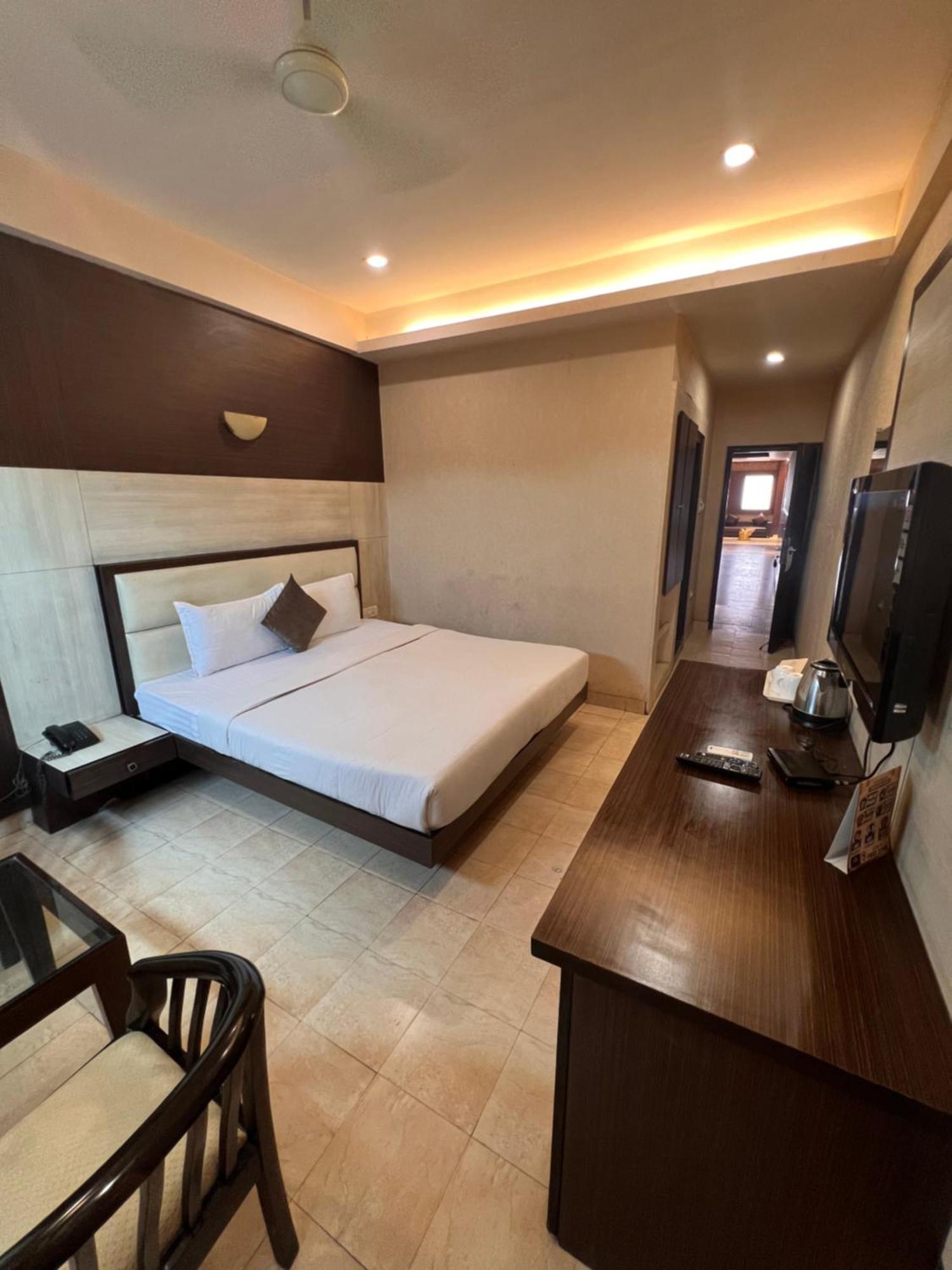 Hotel Sb Castle Kanpur Eksteriør billede