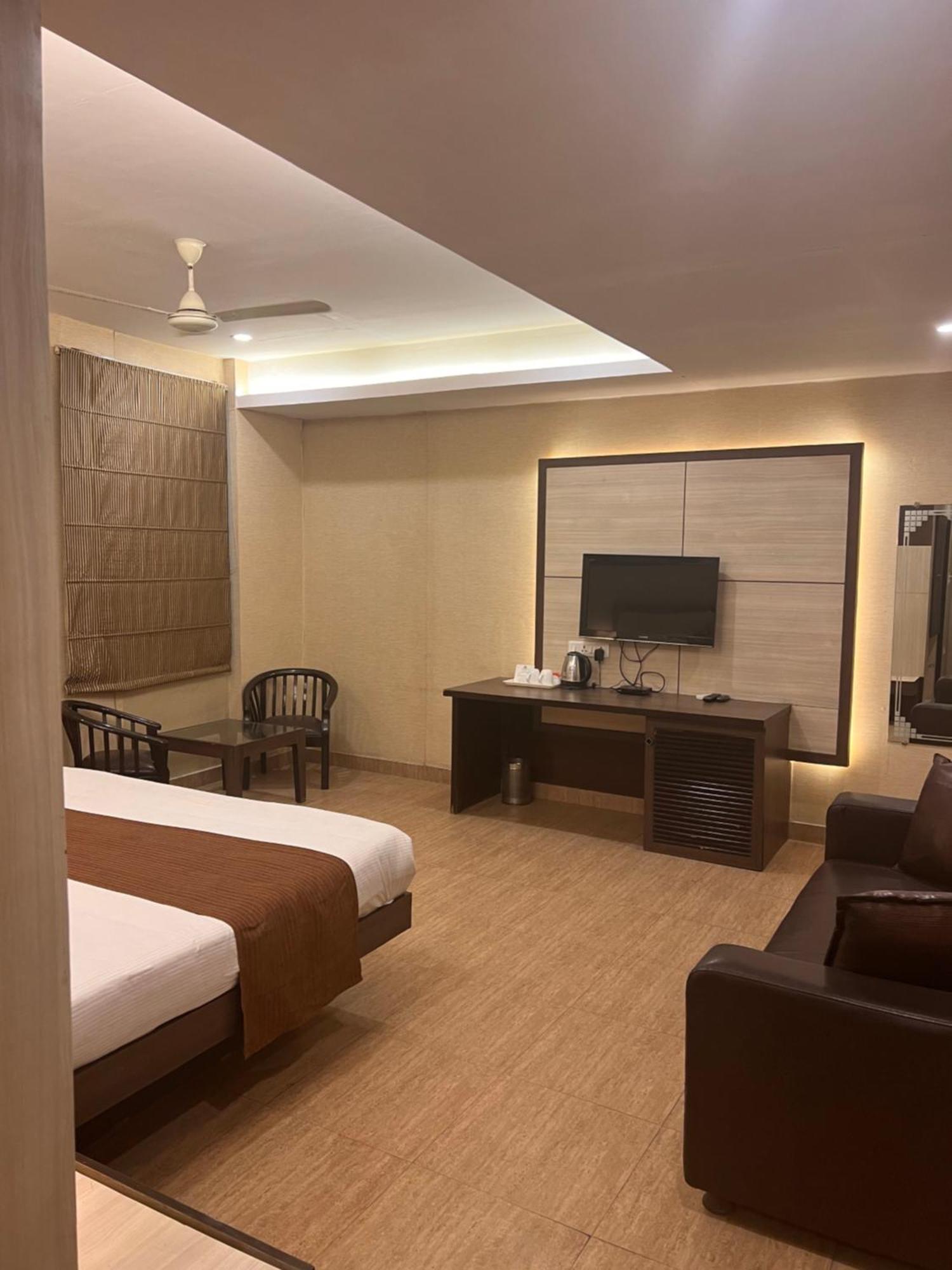 Hotel Sb Castle Kanpur Eksteriør billede