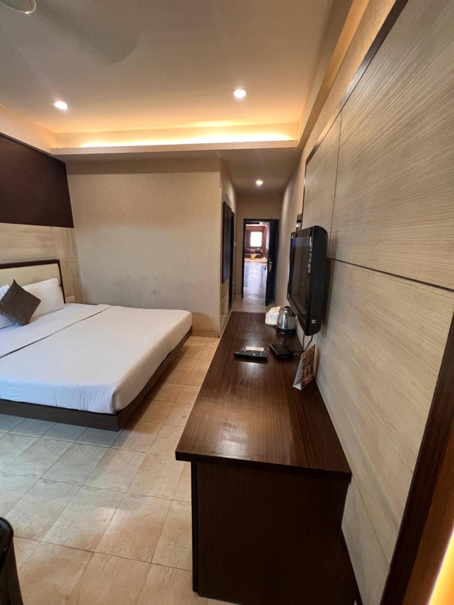 Hotel Sb Castle Kanpur Eksteriør billede