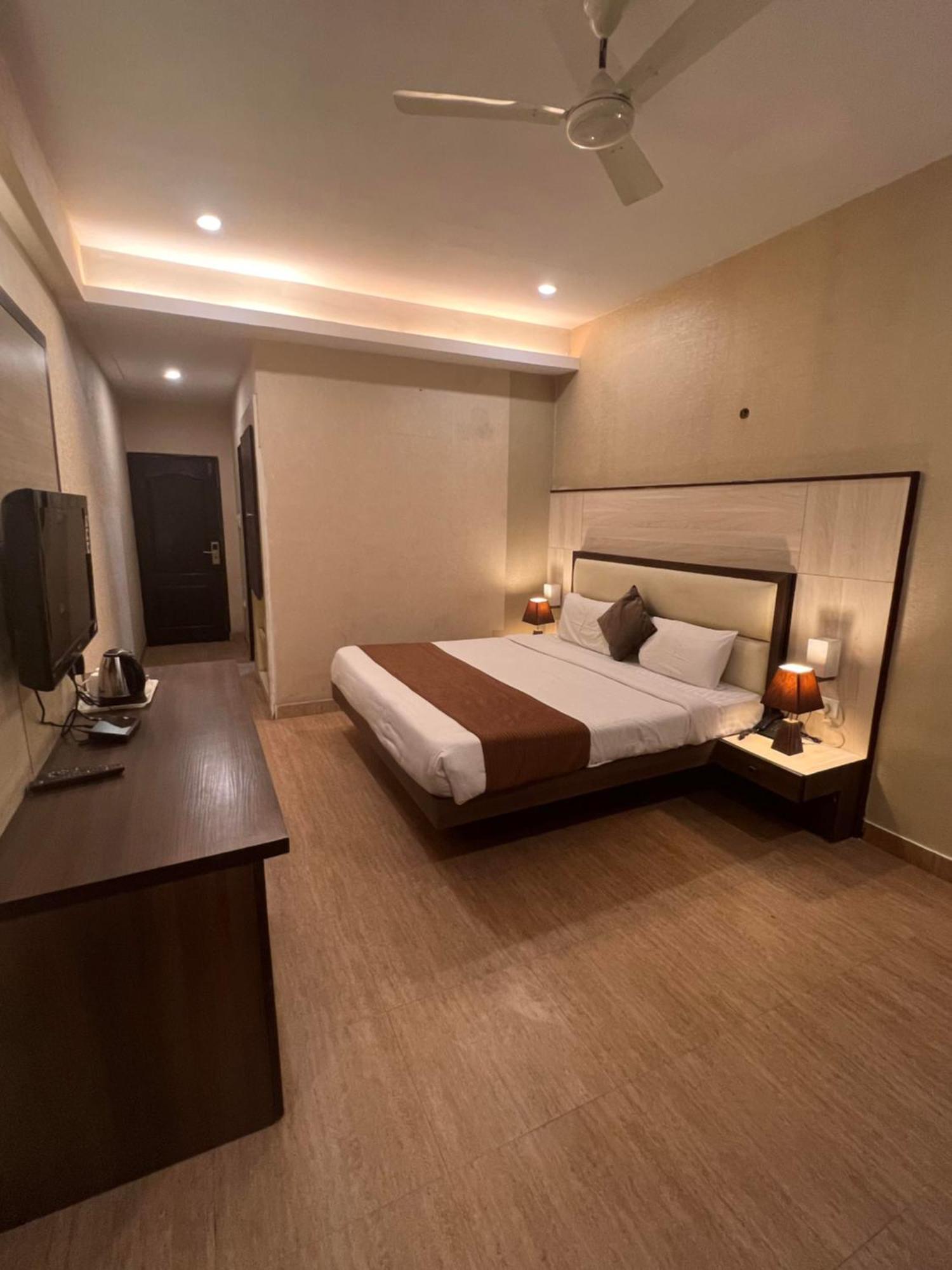 Hotel Sb Castle Kanpur Eksteriør billede