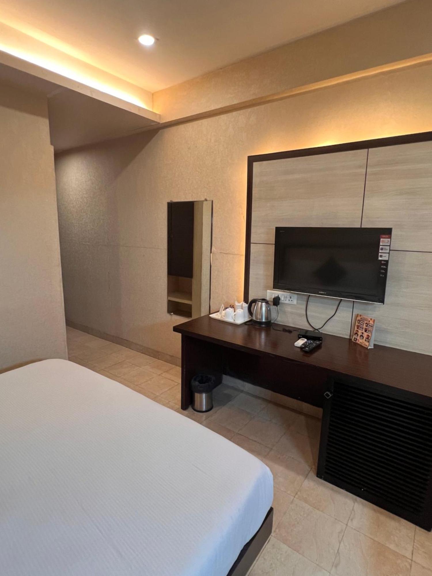 Hotel Sb Castle Kanpur Eksteriør billede