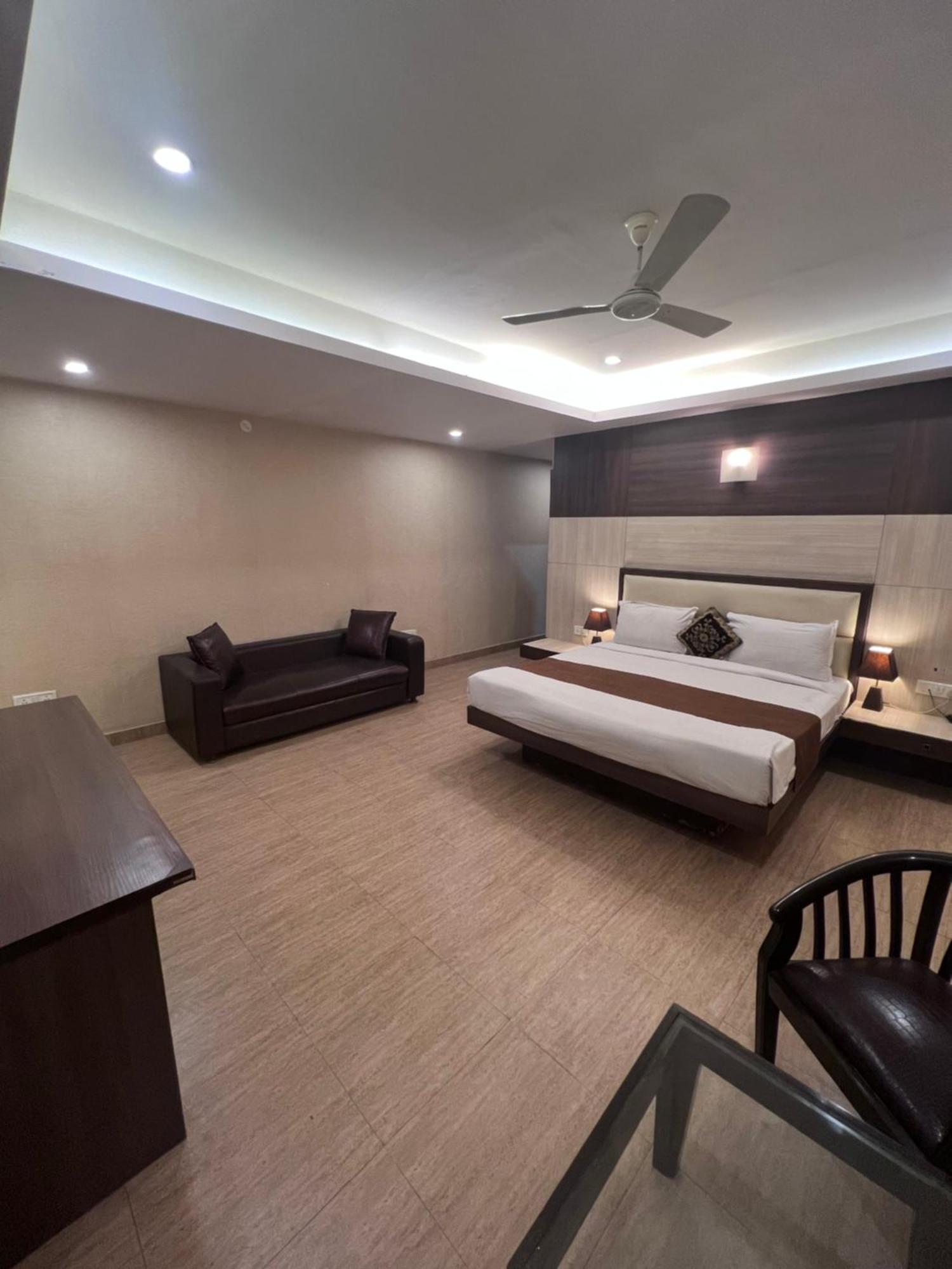 Hotel Sb Castle Kanpur Eksteriør billede